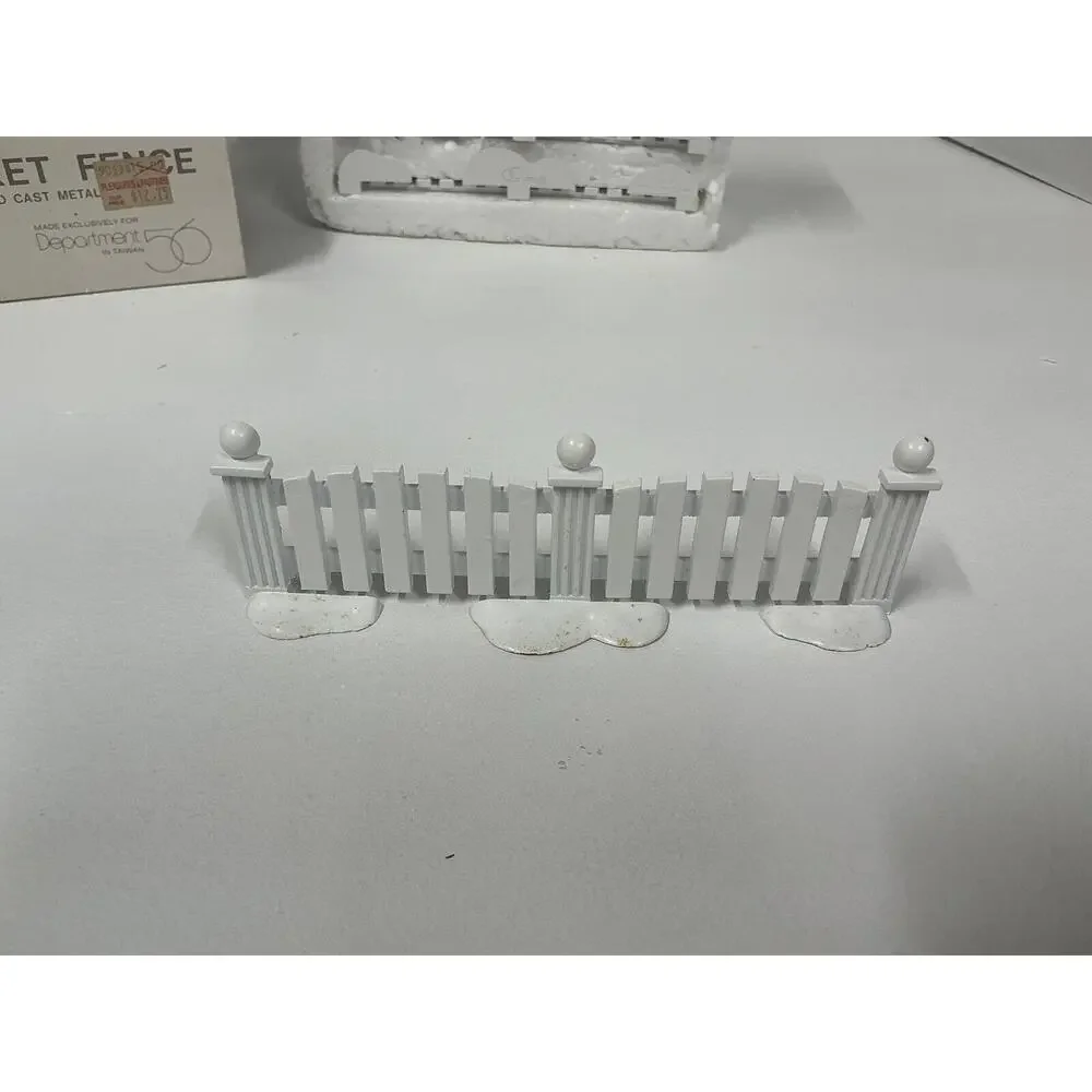 DEPT 56 VILLAGE PICKET FENCE, 4 PIECES, CAST‎ METAL, #5101-2 WHITE